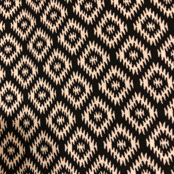 Loft, 8, Black & White - Picture 4 of 4